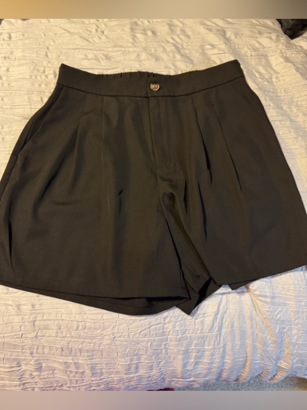 Black Women's Pleated Dressy Shorts Pockets & Elastic Waist in Back Large NWT - Picture 10 of 12
